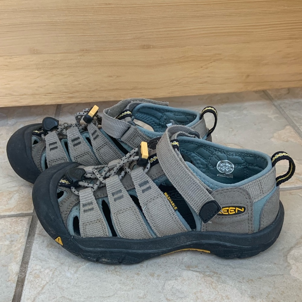 Keens little boy washable sandals. Size 1.